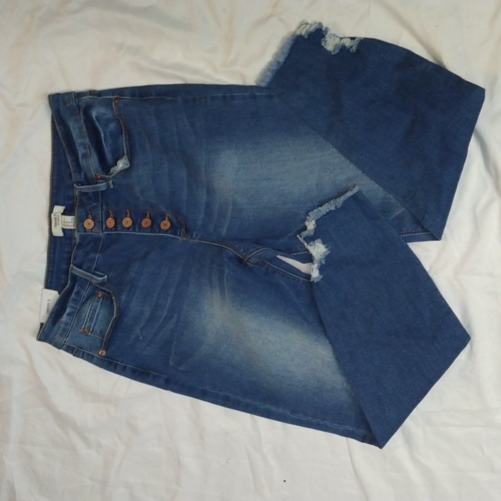 NWT FOREVER 21 BUTTON FLY ANKLE JEANS